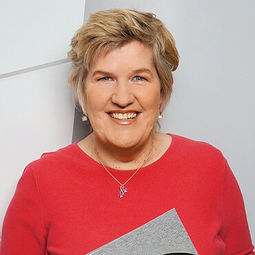 Portrait von Lachtrainerin Carmen Goglin.