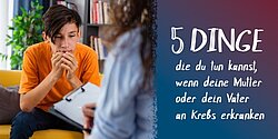 Ein Junge sitzt nachdenklich auf einem Sofa und spricht mit einer beratenden Person. Daneben steht der Text: „5 Dinge, die du tun kannst, wenn deine Mutter oder dein Vater an Krebs erkranken“.